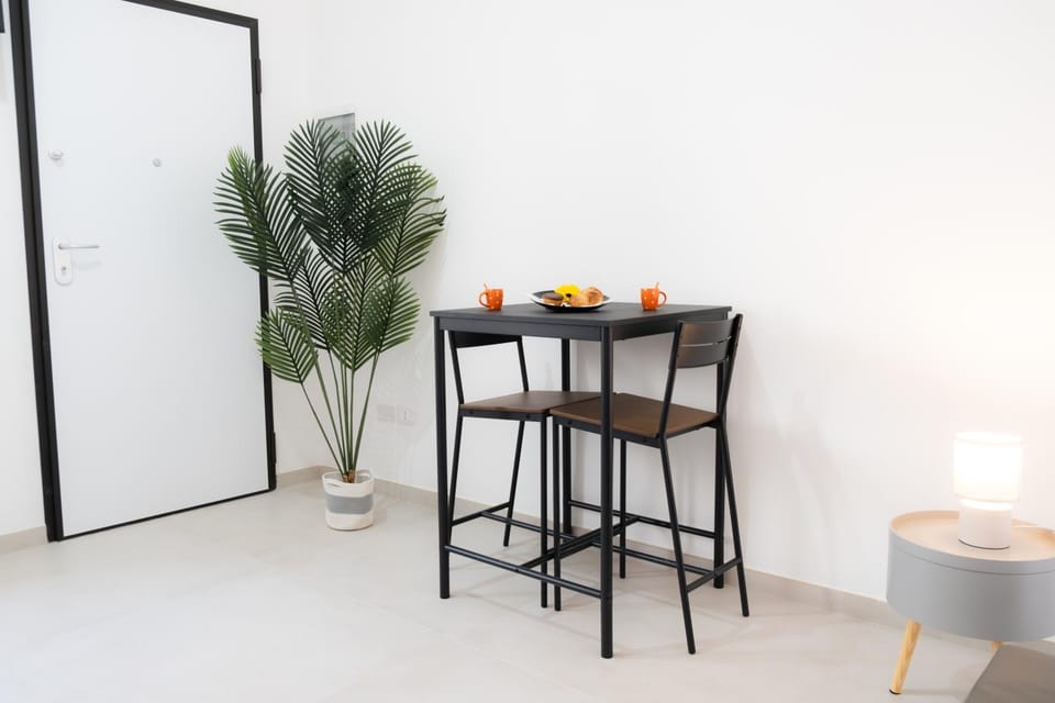 Facade/entrance, Dining area