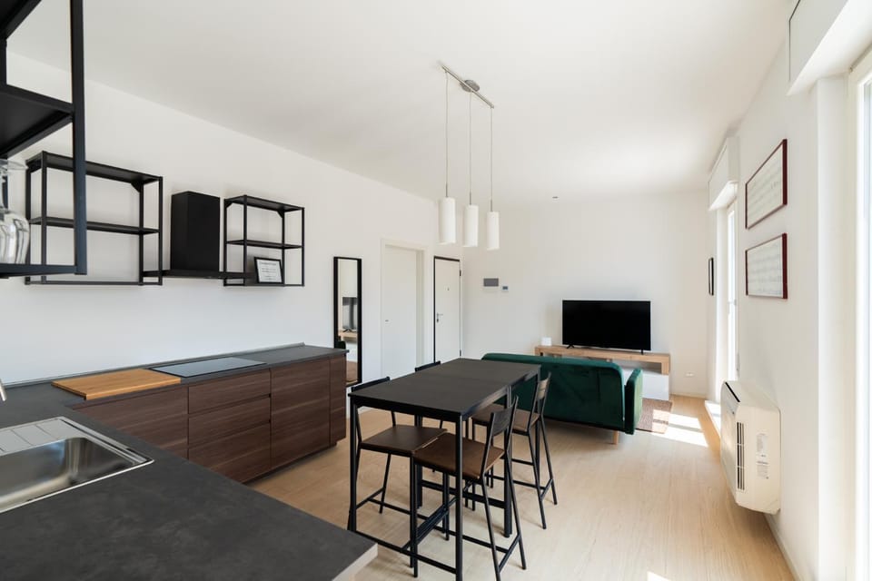 TV and multimedia, Kitchen or kitchenette, Living room, Seating area, Dining area