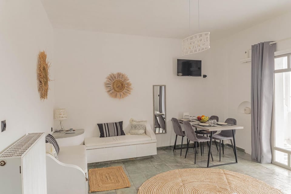 TV and multimedia, Living room, Dining area