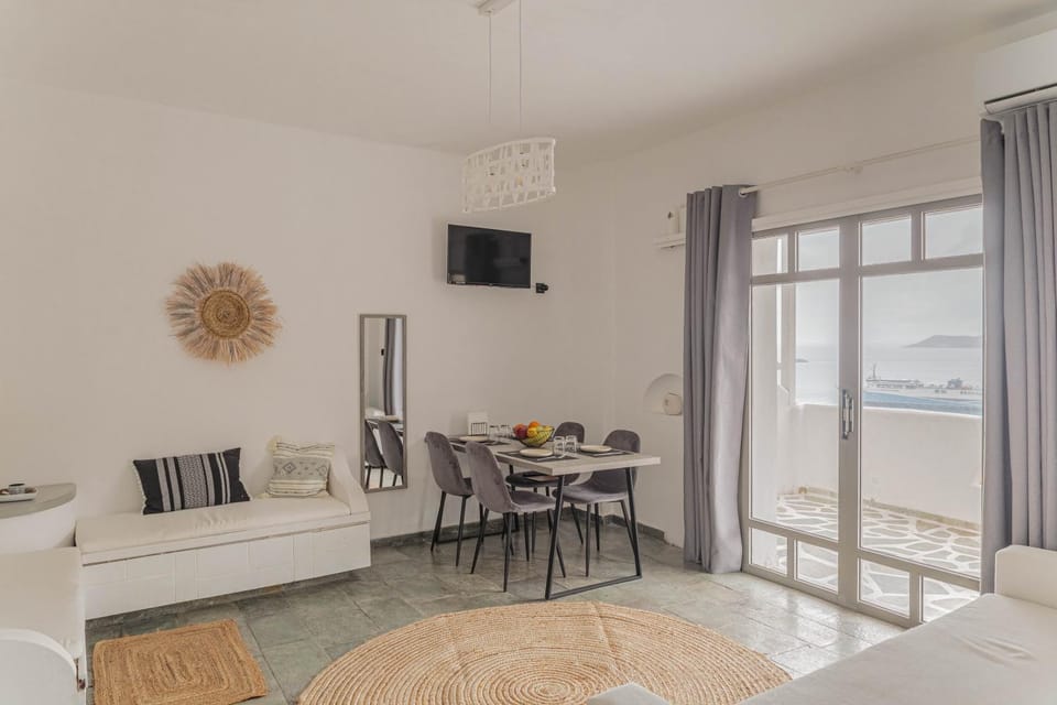 TV and multimedia, Living room, Dining area, Sea view