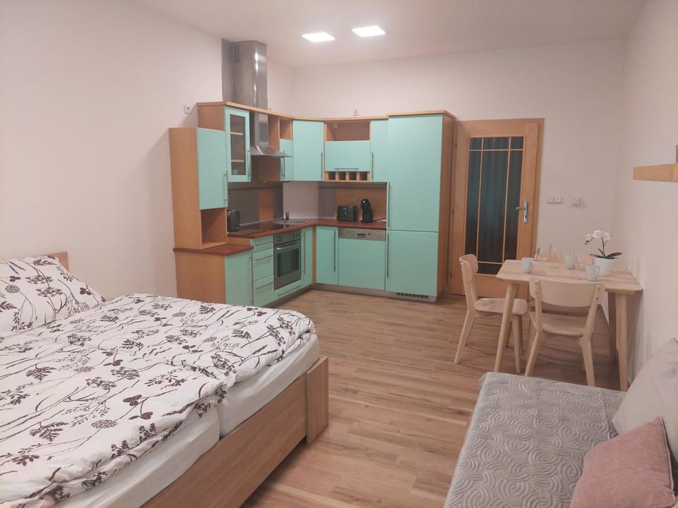 Nearby landmark, Bed, Massage, Squash, View (from property/room), Spa and wellness centre/facilities, Dining area, Bedroom, City view, ATM, oven, stove