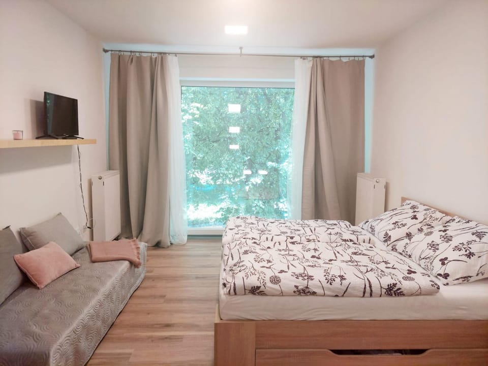 Bed, Bowling, Massage, Bathroom, TV and multimedia, View (from property/room), Spa and wellness centre/facilities, Dining area, Bedroom, City view, Parking, furniture, stove, toaster, towels, elevator