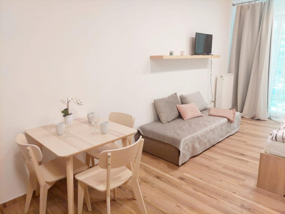 Nearby landmark, Natural landscape, Activities, Billiard, Bowling, Darts, Golfcourse, Horse-riding, Massage, Minigolf, Squash, Bathroom, TV and multimedia, Living room, Spa and wellness centre/facilities, Fitness centre/facilities, Dining area, ATM, toaster