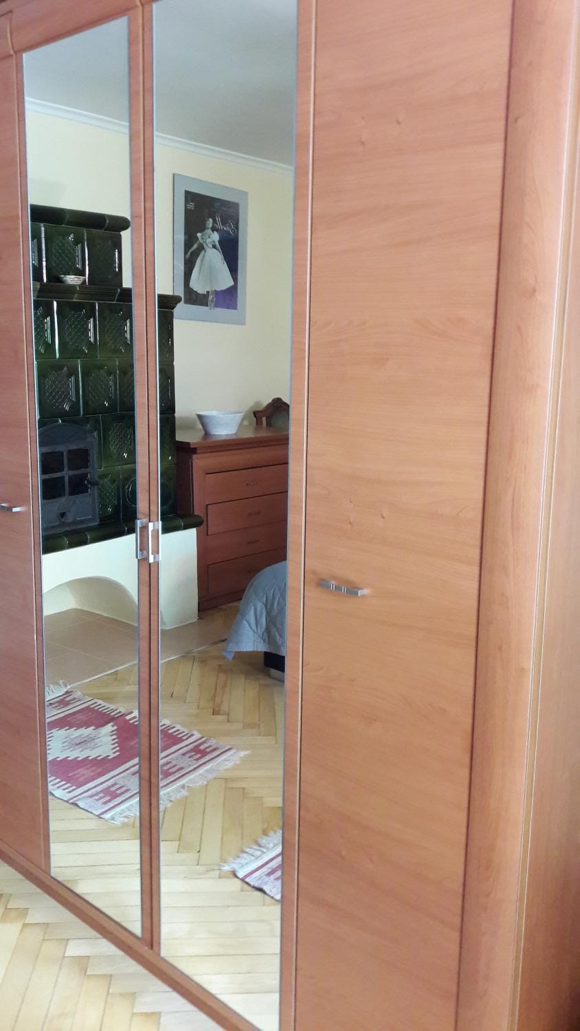 Photo of the whole room, Bedroom, wardrobe