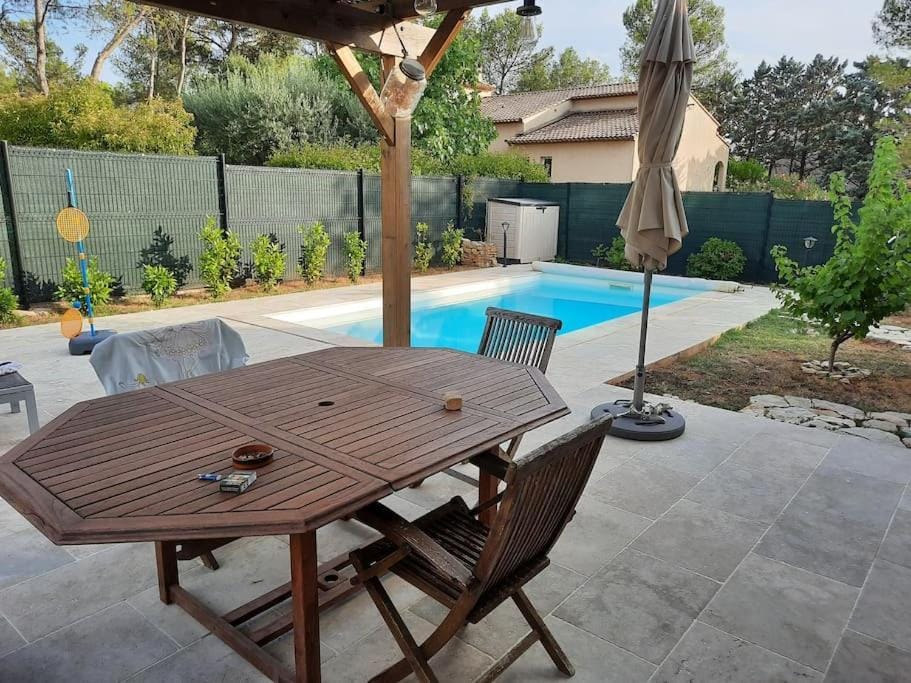 Property building, Patio, Day, Garden, Dining area, Garden view, Pool view, Swimming pool, sunbed