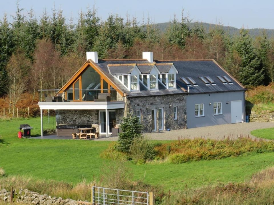 Cot Cottage - Panoramic Views & Hot Tub! House in Scotland