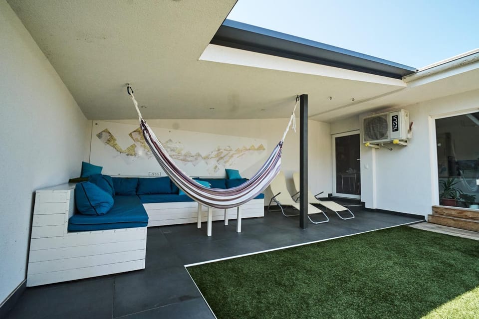 Patio, Day, Garden, View (from property/room), Balcony/Terrace, Living room, Seating area, Garden view, sunbed