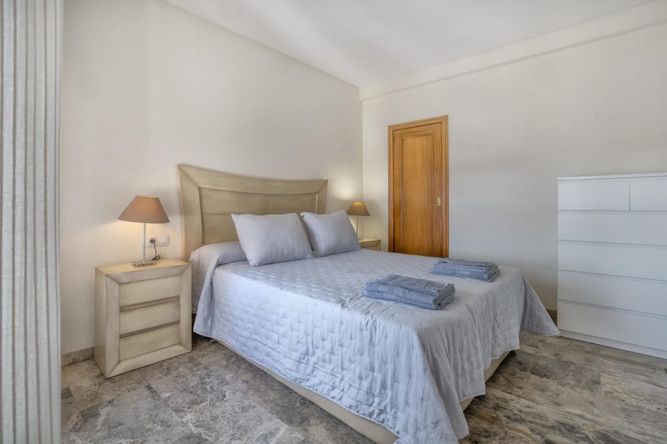 Bed, Bedroom, towels, wardrobe