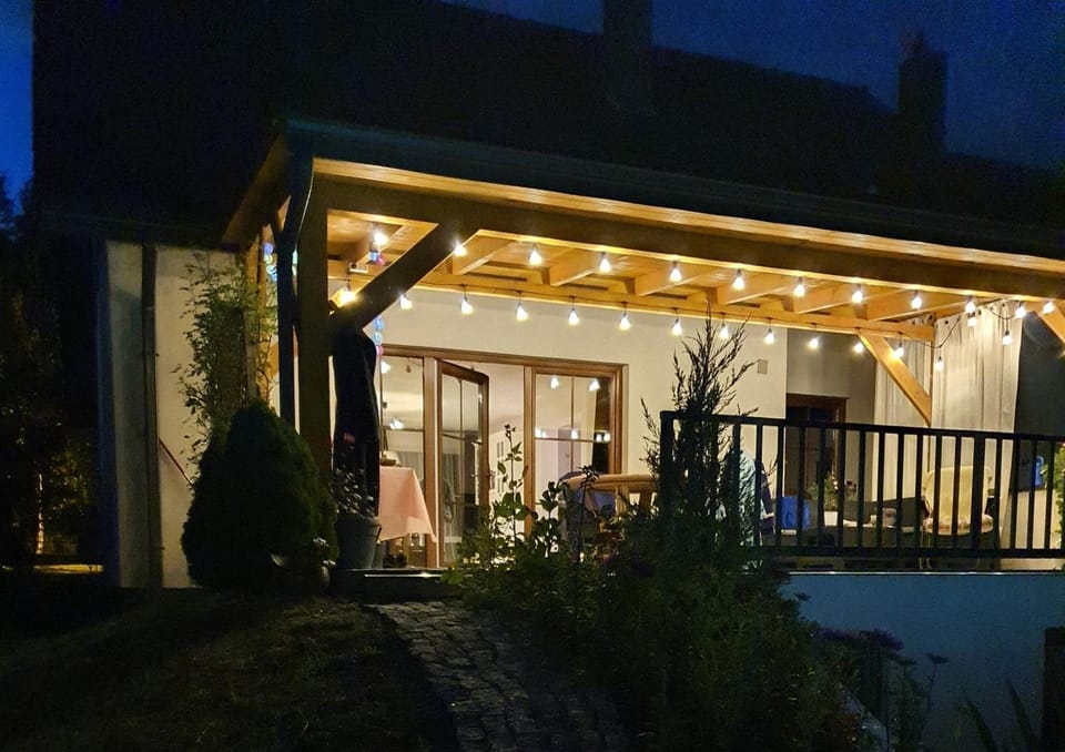 Patio, Communal lounge/ TV room, Night