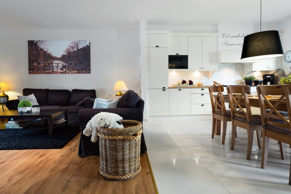 Kitchen or kitchenette, Living room, Seating area, Dining area