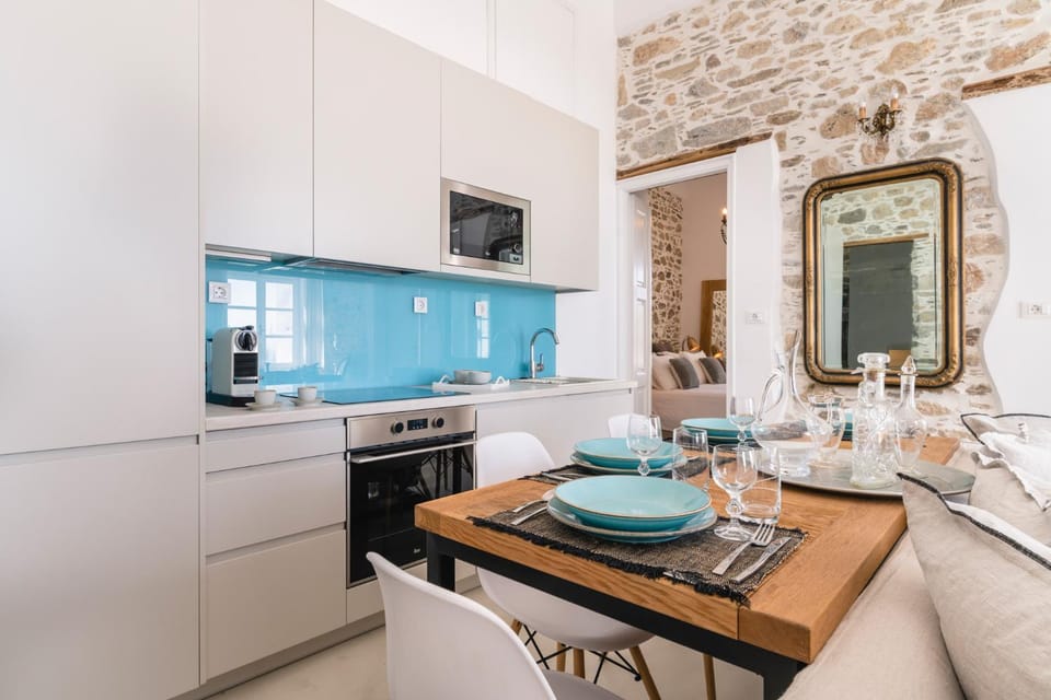 Kitchen or kitchenette, Living room, Seating area, pet friendly, stove