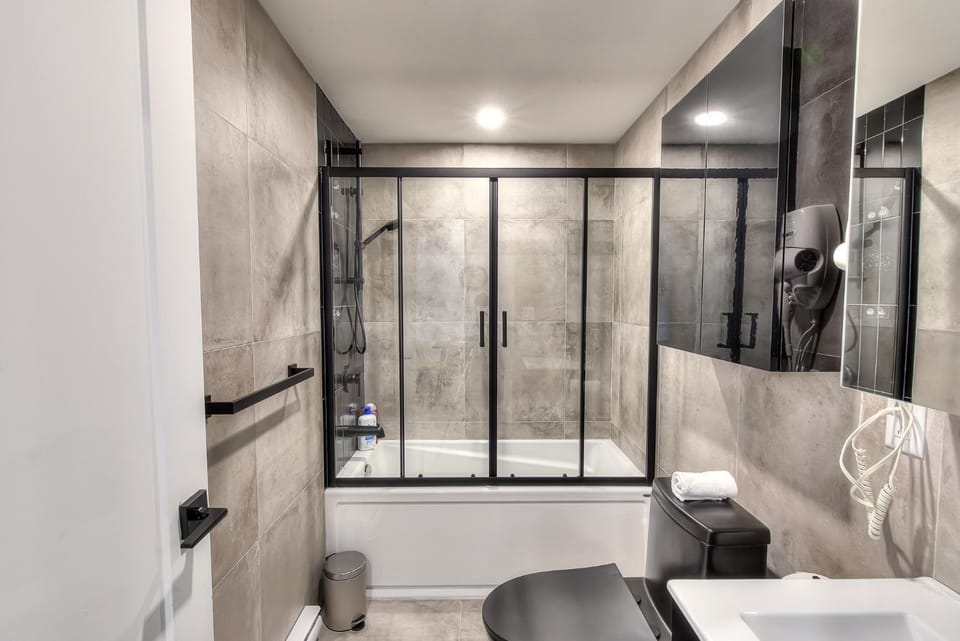Shower, Bathroom, Bath, towels
