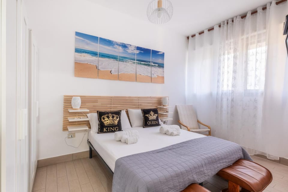 Living room, Bedroom