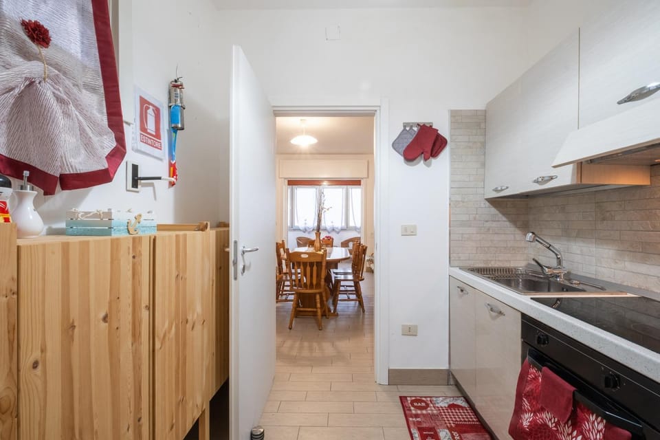 Property building, Kitchen or kitchenette, Living room