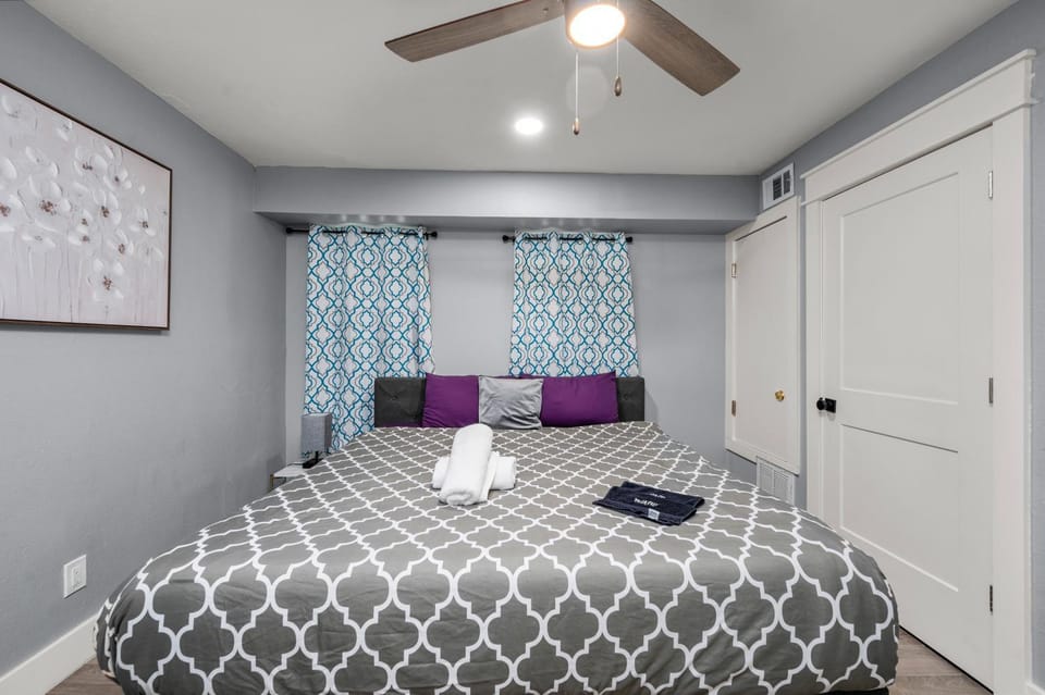 Modern Heights Apartment with Pool Apartment in Harris County
