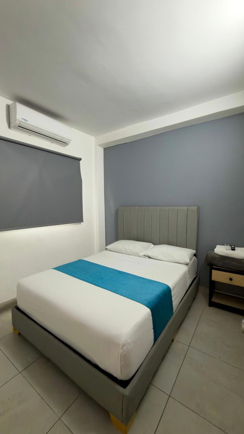 Shower, Bathroom, TV and multimedia, internet, internet, towels, air conditioner