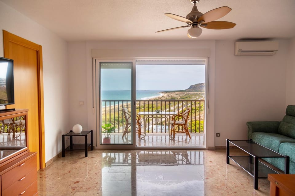Communal lounge/ TV room, View (from property/room), Living room, Dining area, Sea view, air conditioner