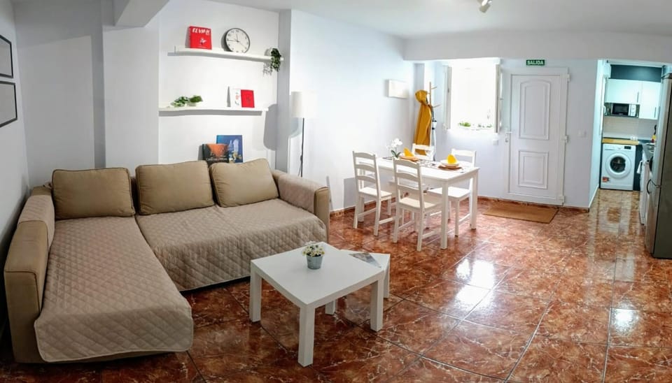 Kitchen or kitchenette, Living room, Seating area, Dining area