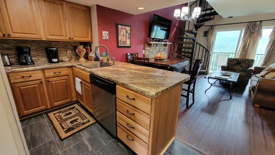 TV and multimedia, Coffee/tea facilities, Kitchen or kitchenette, Living room, Dining area, dishwasher, stove