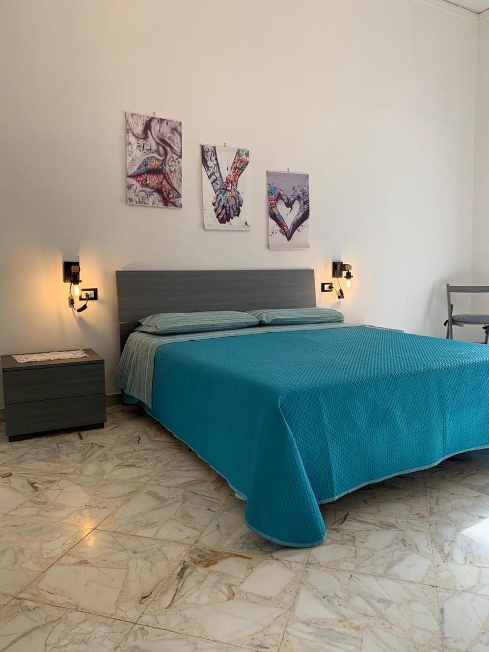 Photo of the whole room, Bedroom