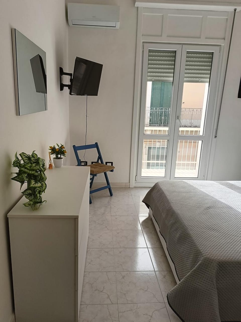 TV and multimedia, Photo of the whole room, Bedroom, air conditioner