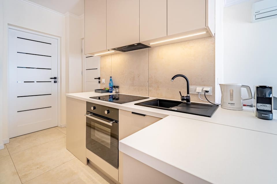 Coffee/tea facilities, Kitchen or kitchenette, dishwasher, oven, stove, toaster