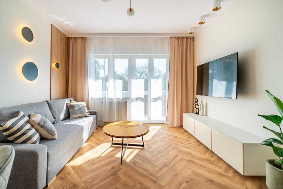 Communal lounge/ TV room, TV and multimedia, Living room, Seating area, Evening entertainment