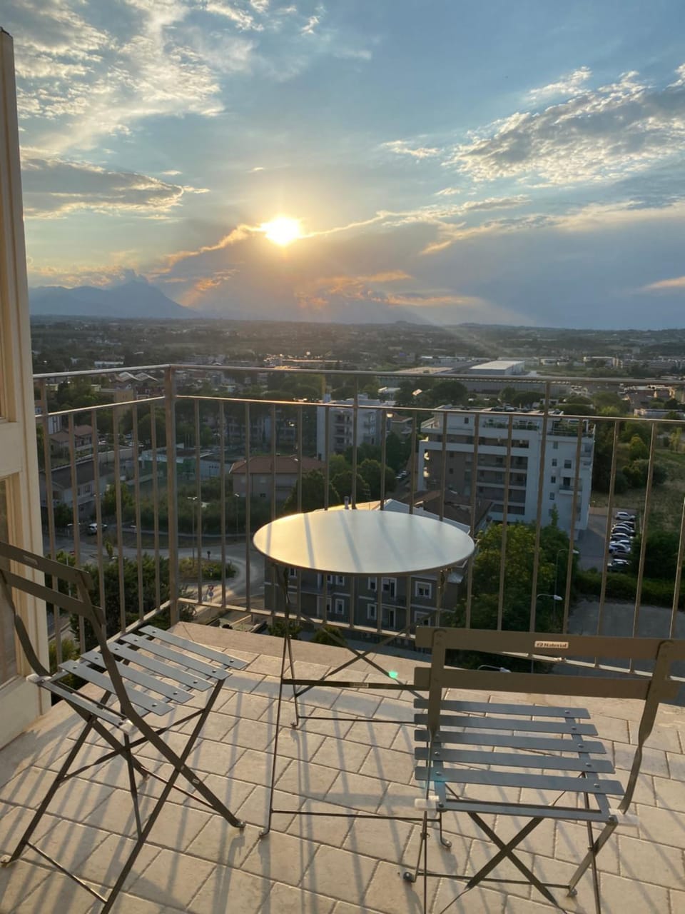 Natural landscape, View (from property/room), Balcony/Terrace, Dining area, Mountain view, Sunset