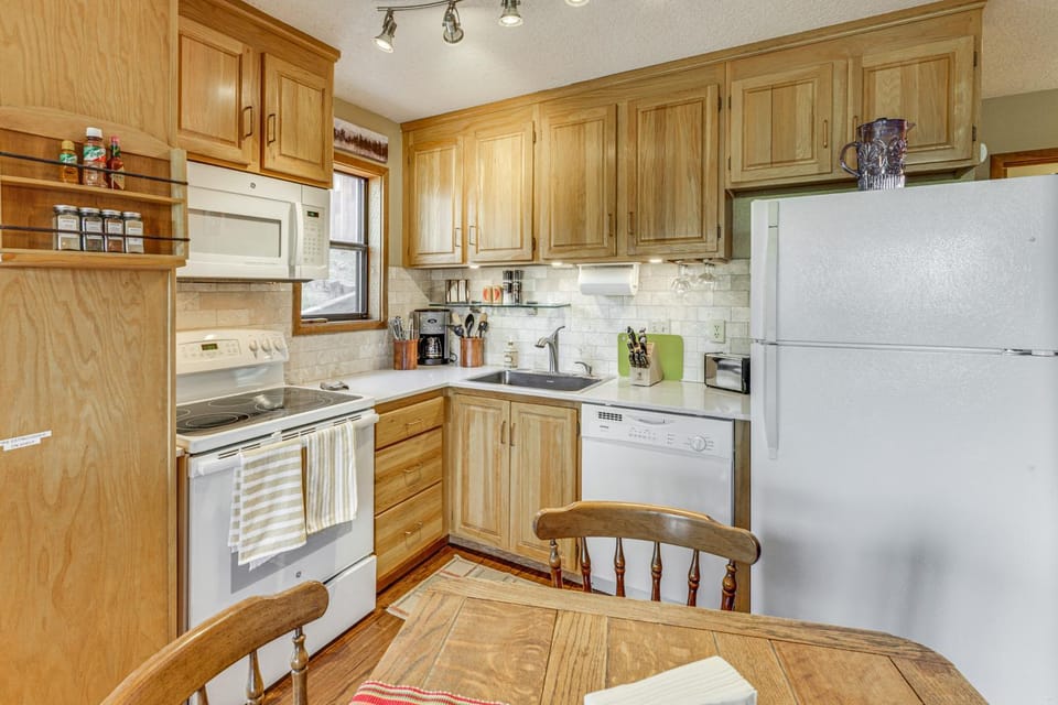 Walk to Chair Lift: Angel Fire Condo w/ Mtn Views House in Angel Fire