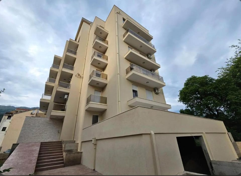 Property building, Day