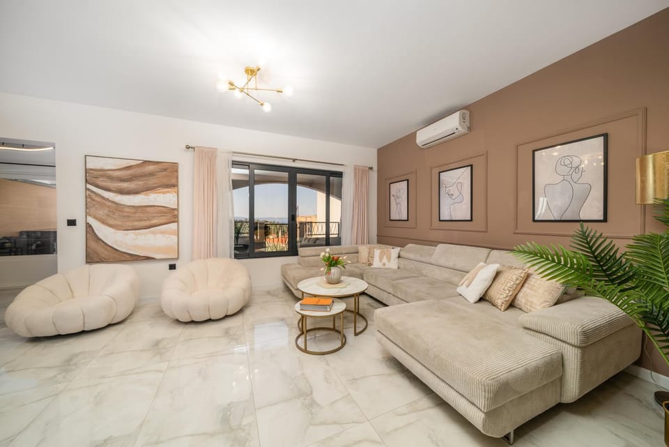 Living room, Seating area