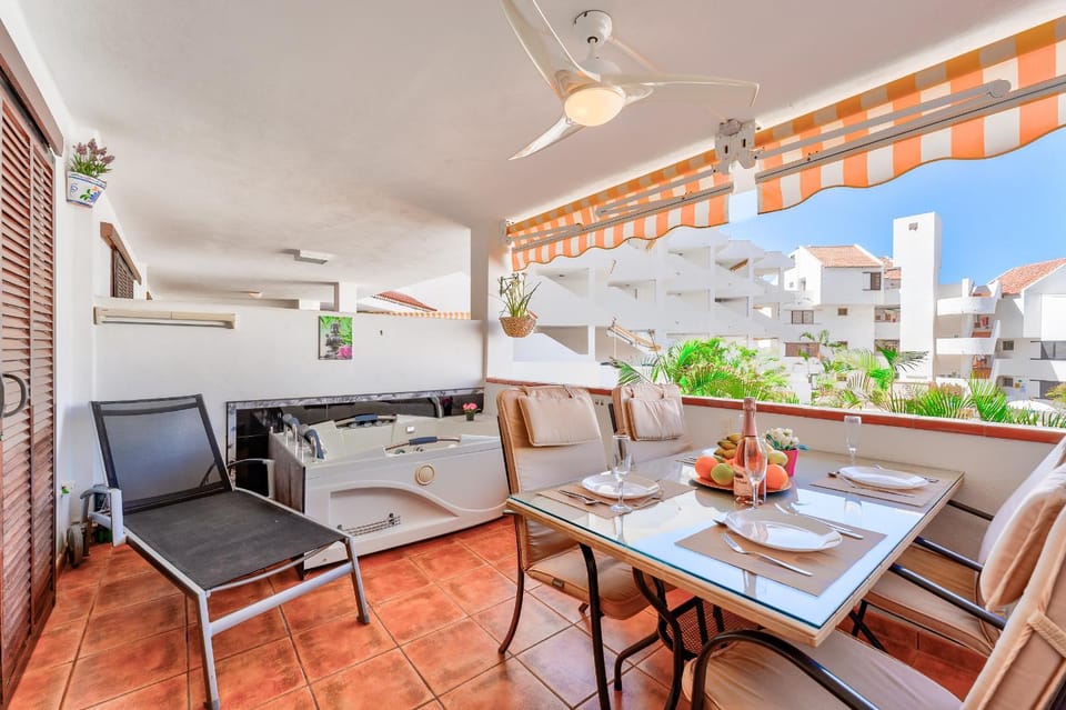Apartment with pool view Apartment in Los Cristianos