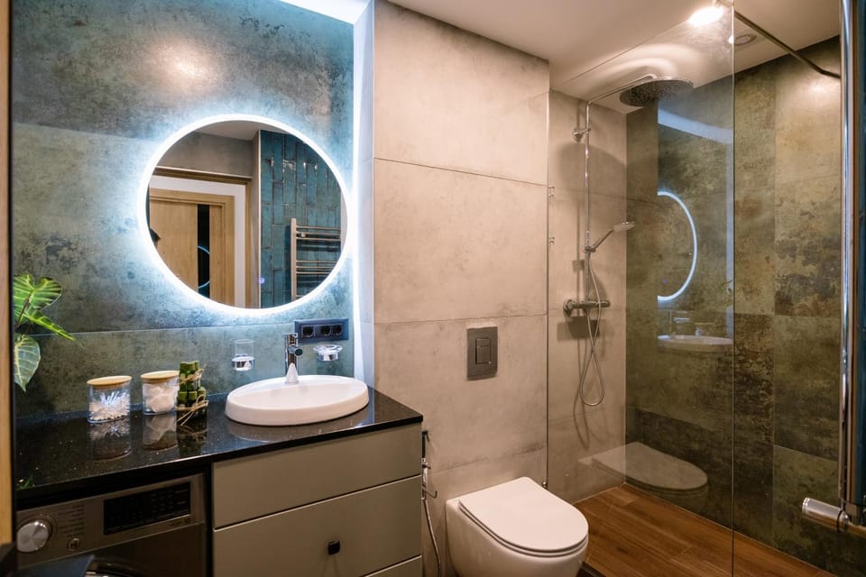 Shower, Toilet, Bathroom, towels