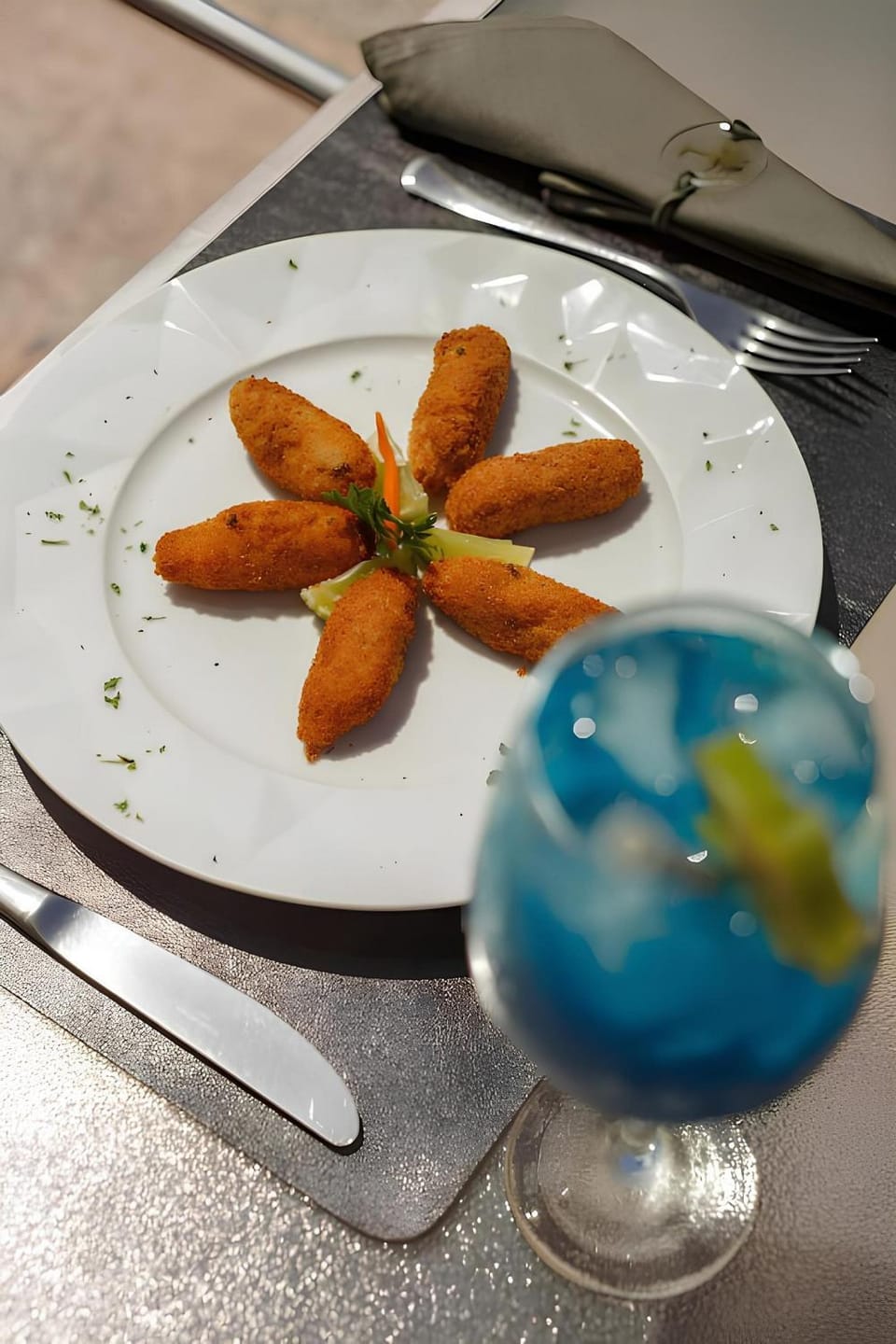 Restaurant/places to eat, Lounge or bar, Food