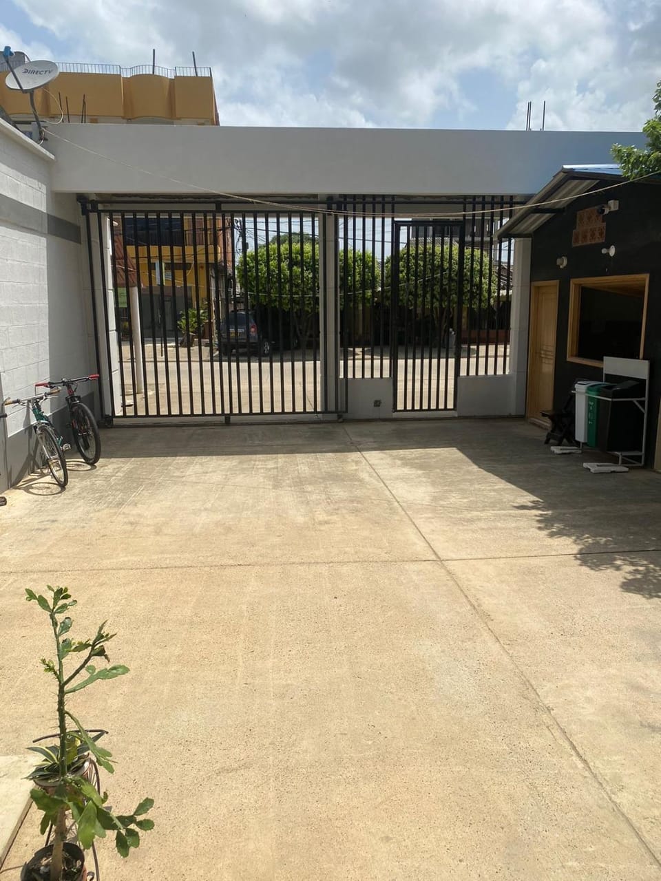 Property building, Patio, Parking