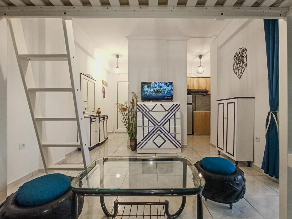 TV and multimedia, Living room, locker