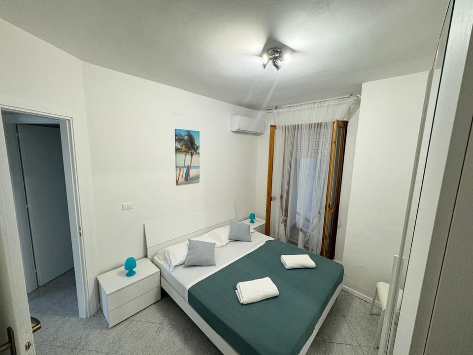 Bed, Photo of the whole room, Bedroom, towels, air conditioner
