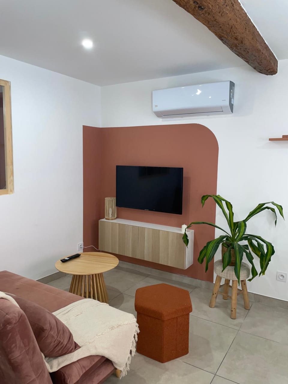 TV and multimedia, Living room, air conditioner
