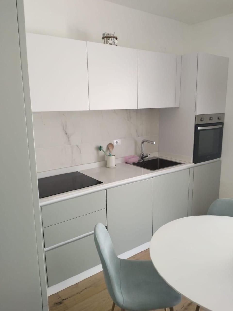 Kitchen or kitchenette, Dining area, dishwasher, oven, pet friendly, stove
