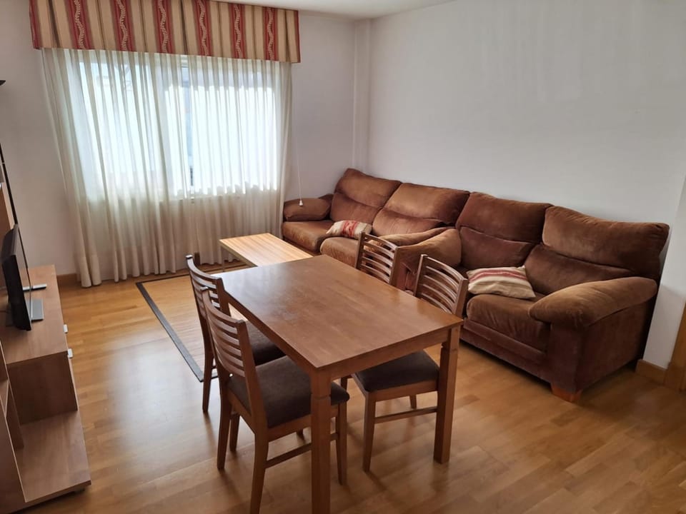Communal lounge/ TV room, Living room, Dining area