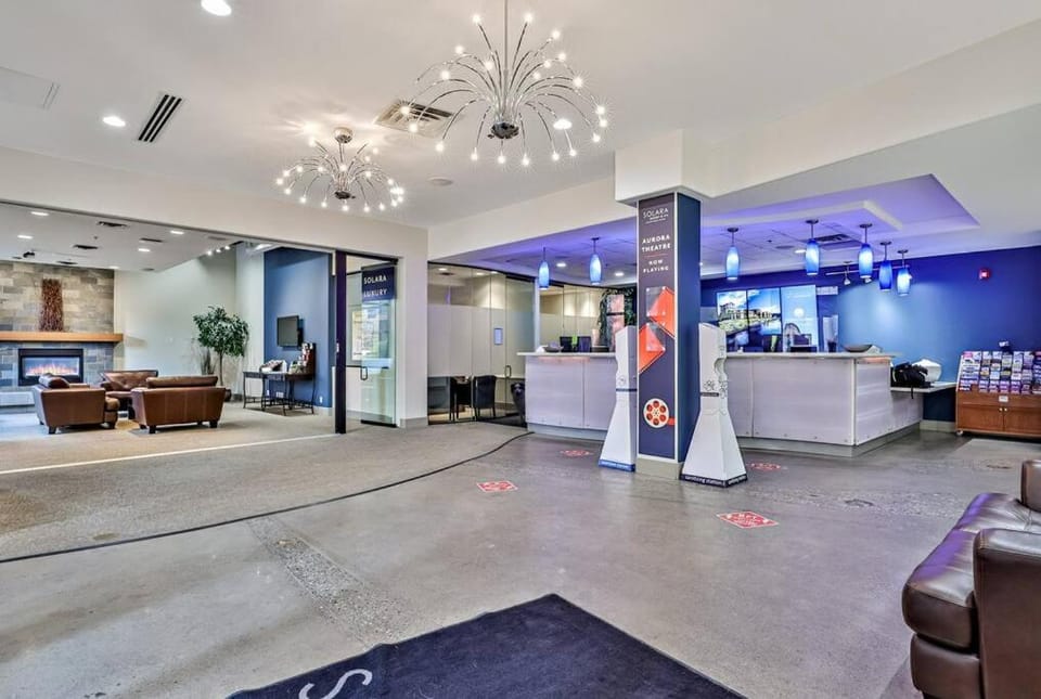 Magnificent Mountain Penthouse - Pool & Hot Tub Apartment in Canmore