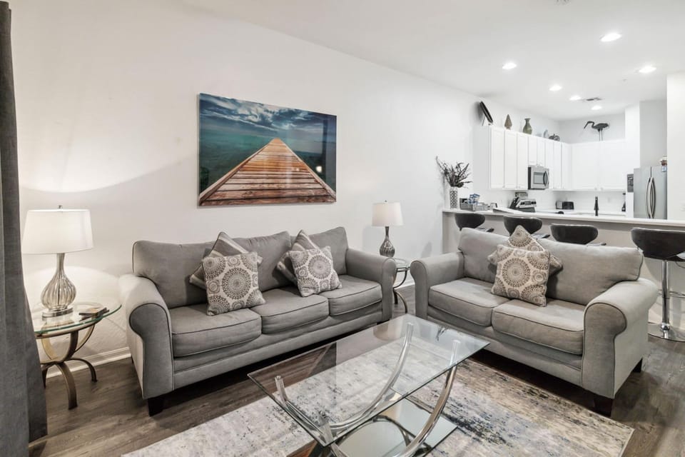 Updated 2BR modern ground floor condo in Bahama Bay House in Polk County