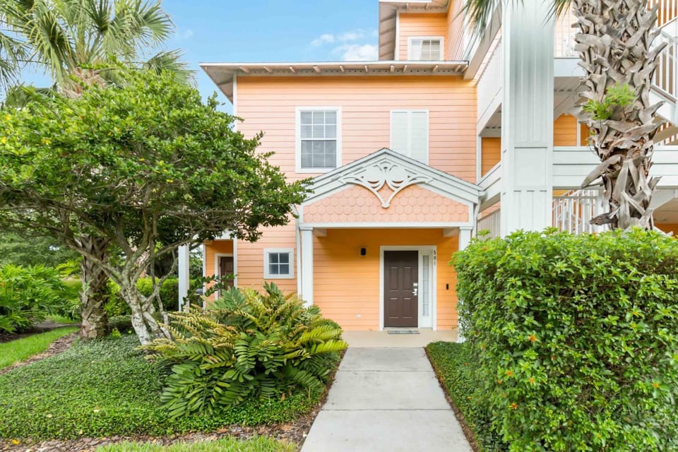 Updated 2BR modern ground floor condo in Bahama Bay House in Polk County