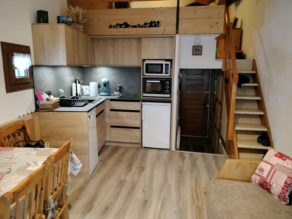 Appartement mezzanine 4 pers, sud, balcon, Valloire - FR-1-263-27 Apartment in Auvergne-Rhône-Alpes