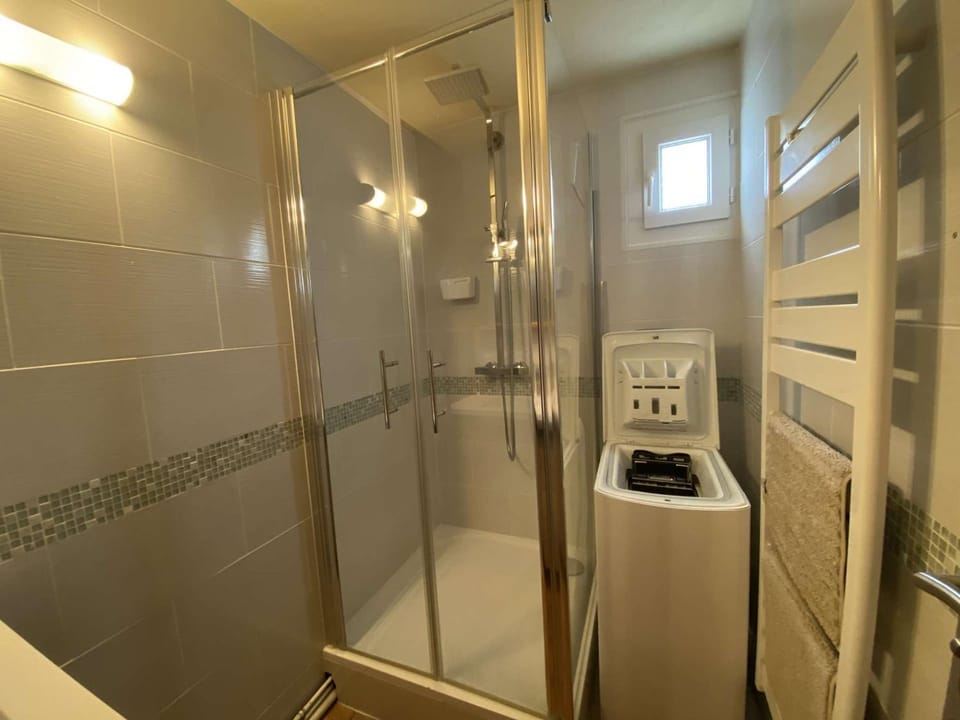 Chaleureux Appartement à Eaux-Bonnes, 2 Chambres, Résidence Tranquille, Idéal Été/Hiver - FR-1-400-129 Apartment in Nouvelle-Aquitaine