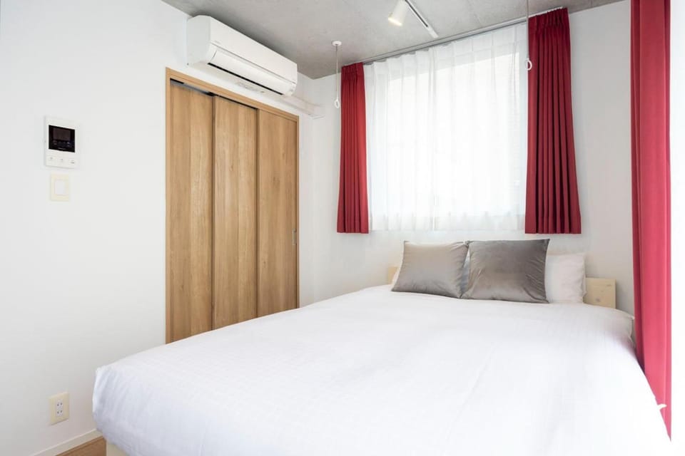 Bed, Bedroom, wardrobe, air conditioner