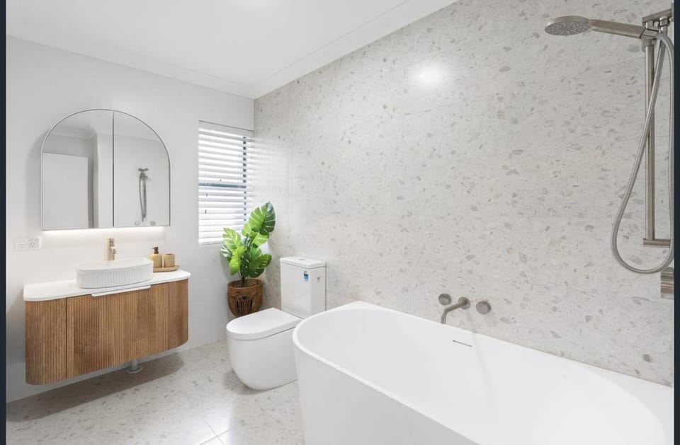 Shower, Toilet, Bathroom, Bath, towels