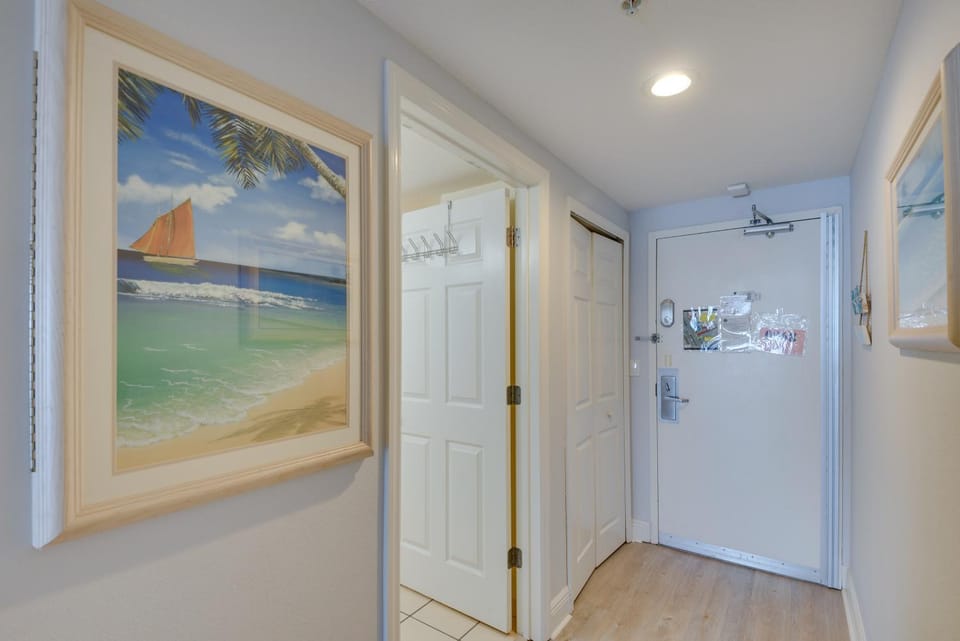 Beachfront Daytona Vacation Rental w/ Balcony Apartment in Holly Hill