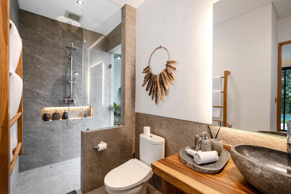 Shower, Bathroom, hair dryier, towels