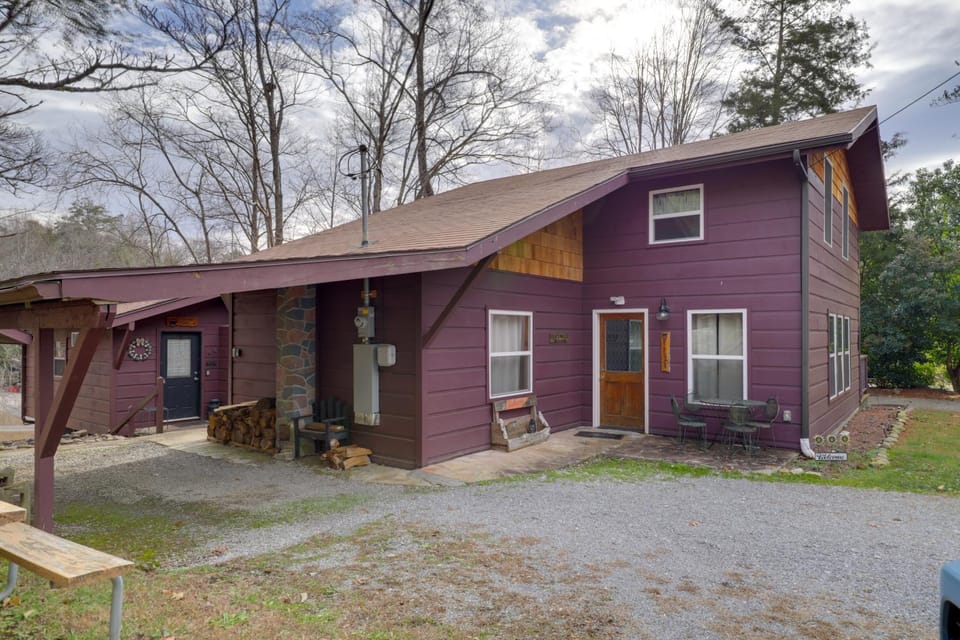 Relax Fireside Cozy Retreat Less Than 10 Mi to Dollywood Apartment in Pigeon Forge